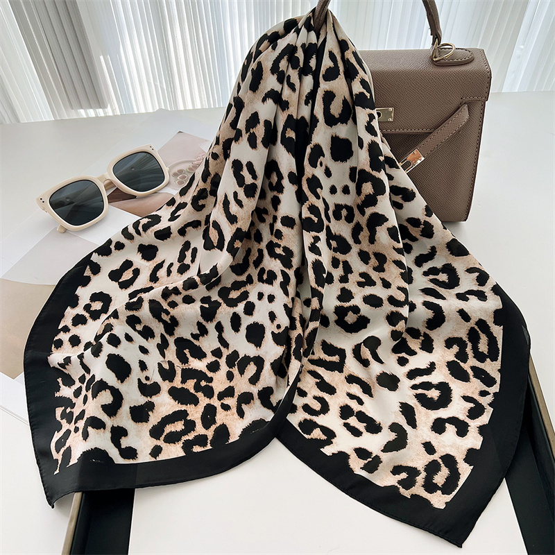 70cm Square Luxury Leopard Pri - огляд і ціна Silk Neck Scarf