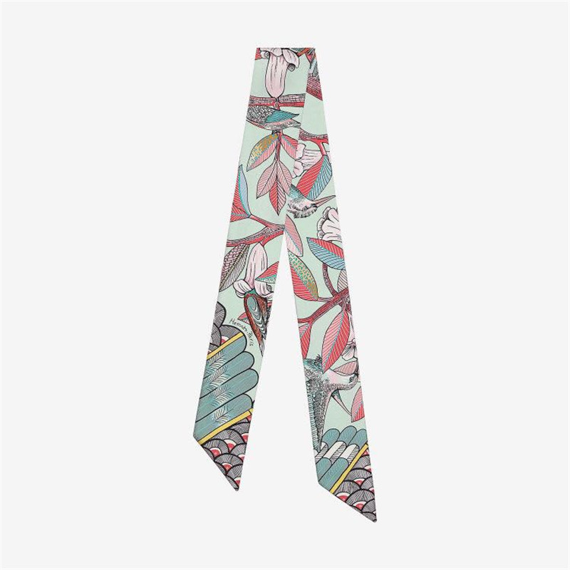 Luxury Brand Hummingbird Print - огляд і ціна Silk Neck Scarf