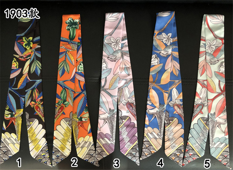 Luxury Brand Hummingbird Print - огляд і ціна Silk Neck Scarf